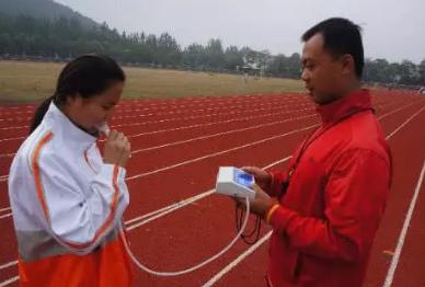 孙杨肺活量9000毫升,菲尔普斯简直是在开玩笑