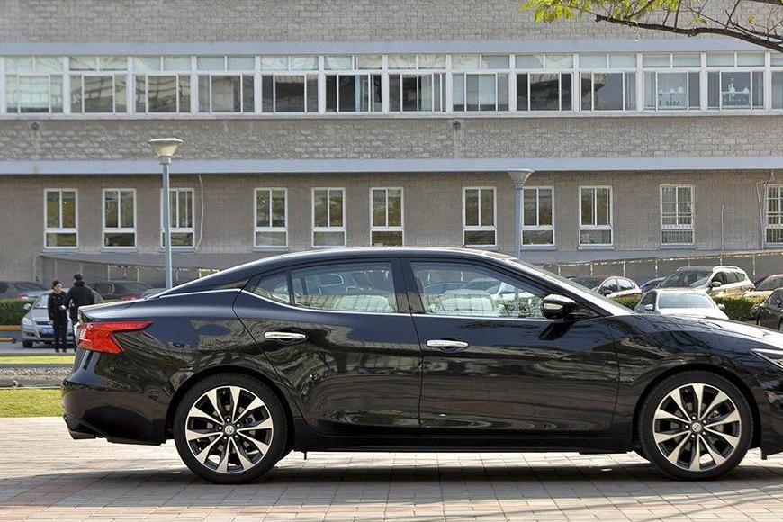 外形内饰完胜君越迈腾，价格跌至18万没人买，4S店连展车都撤了