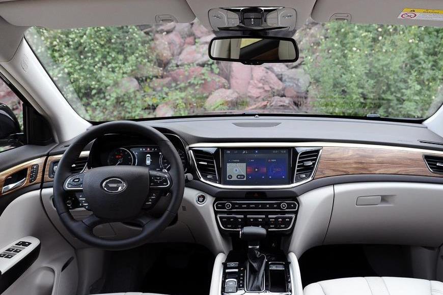 广汽复活当年的神车，比唐、博越更帅，油耗6L，卖11万力拼H6