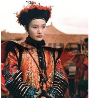 好莱坞来袭：女明星都走国际范儿 英文能力年终大盘点