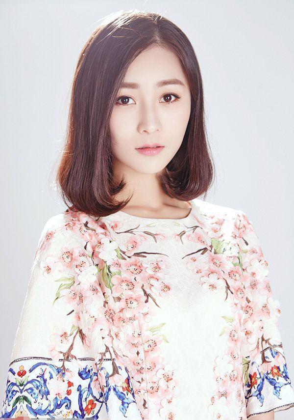 17岁出道, 在《古剑奇谭》里分饰两角被关注, 如今因一部剧大热