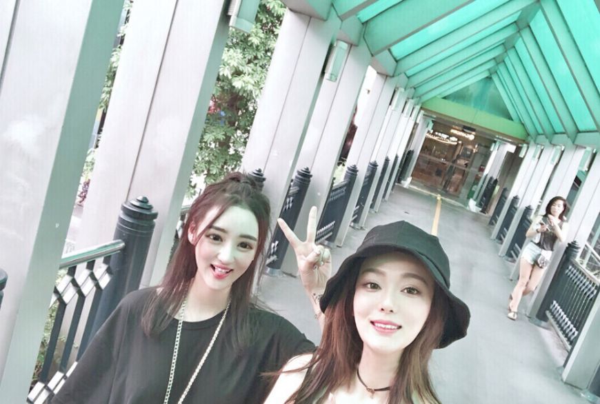 LOL:奥咪嫉妒明到火大,UZI让她买个表,她却点