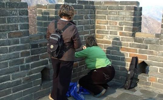 外国人总说我们中国人素质差, 但他们在中国旅