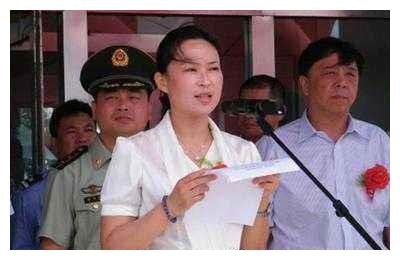 这个母老虎真牛:对老百姓口出狂语,不降反升,被