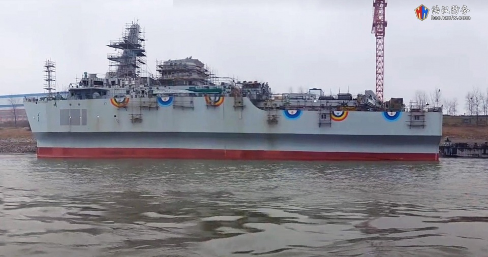 中国海军又多一艘这种怪船,没炮没导弹究竟有何用途?