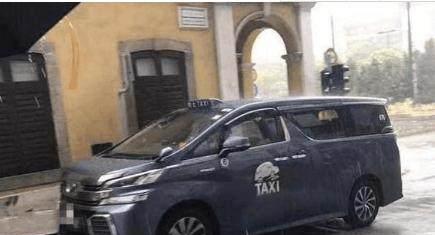 内地80万的丰田埃尔法, 在澳门成的士, 多加5块能享受明星待遇