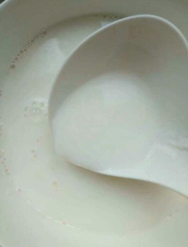 火龙果牛奶布丁非常容易制做,吃了让人一辈子