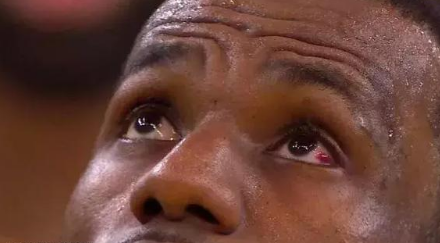 JR最后4秒脑残失误!詹姆斯大吼被玩坏,引来各