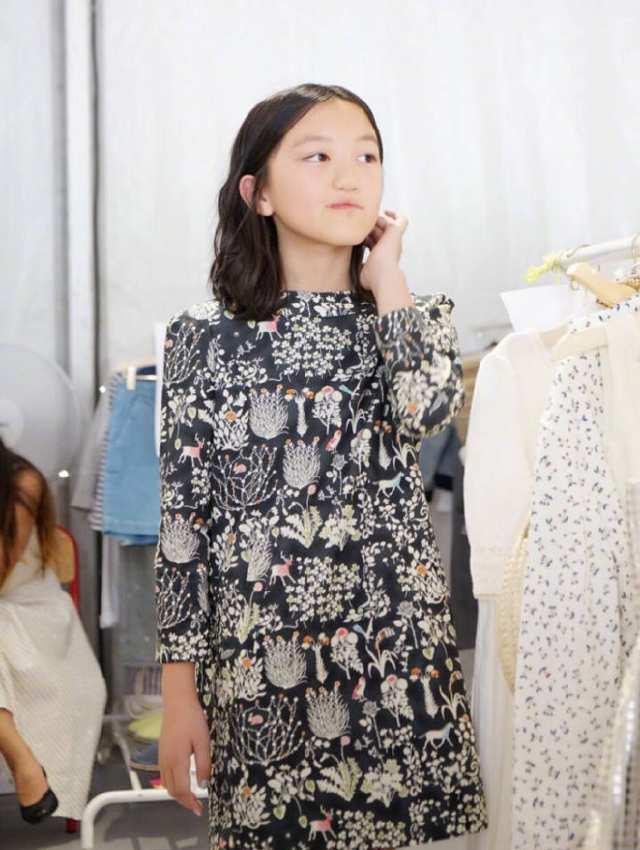 李嫣黄多多巴黎走秀淡定自信, 李嫣走路带风像