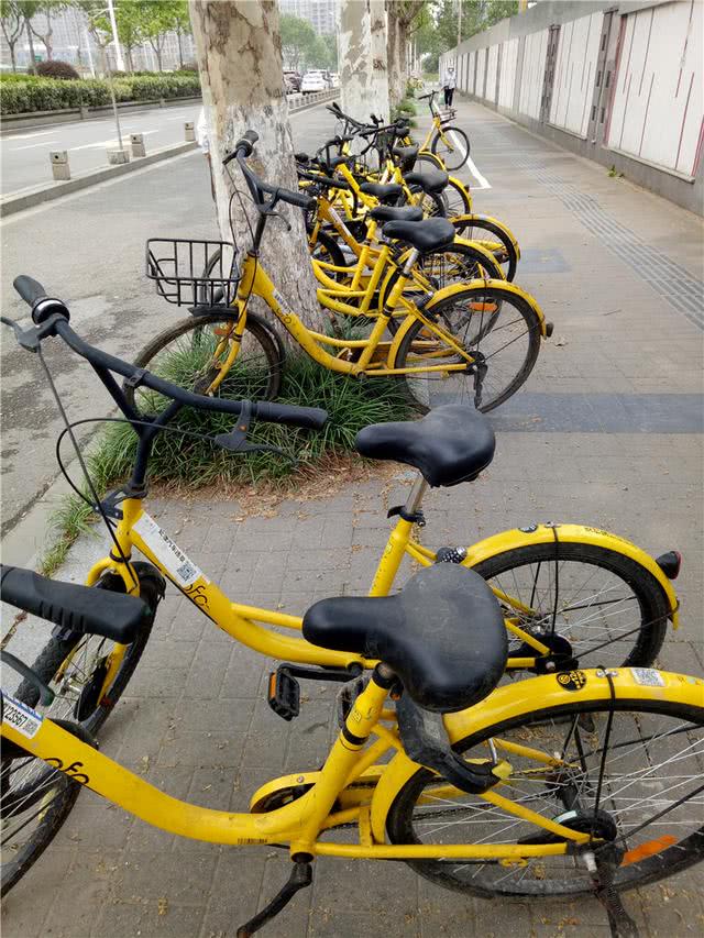 一辆旧共享单车能卖多少钱?废品站老板:5块,不