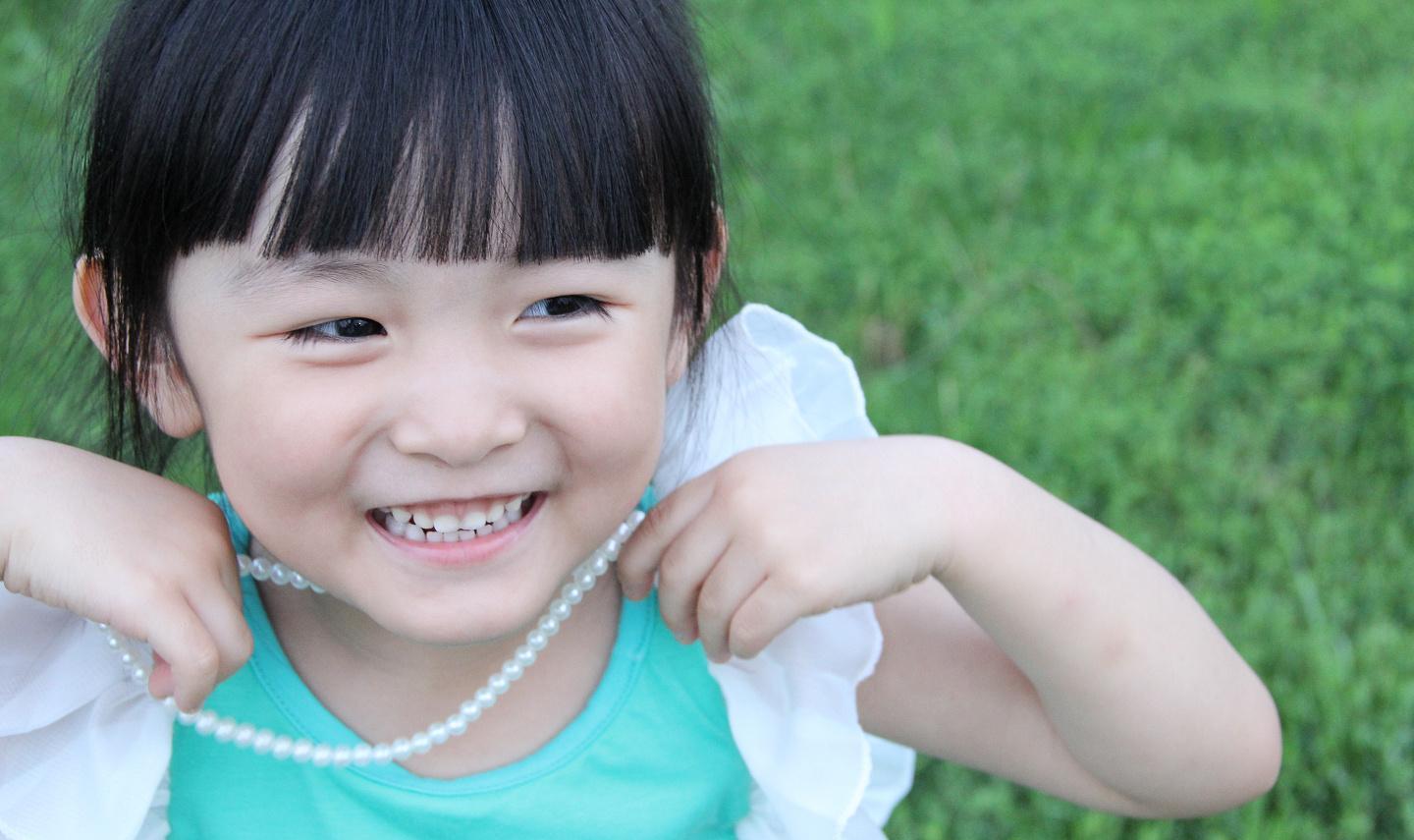 别人夸你家孩子漂亮的时候, 到底应该怎么回答