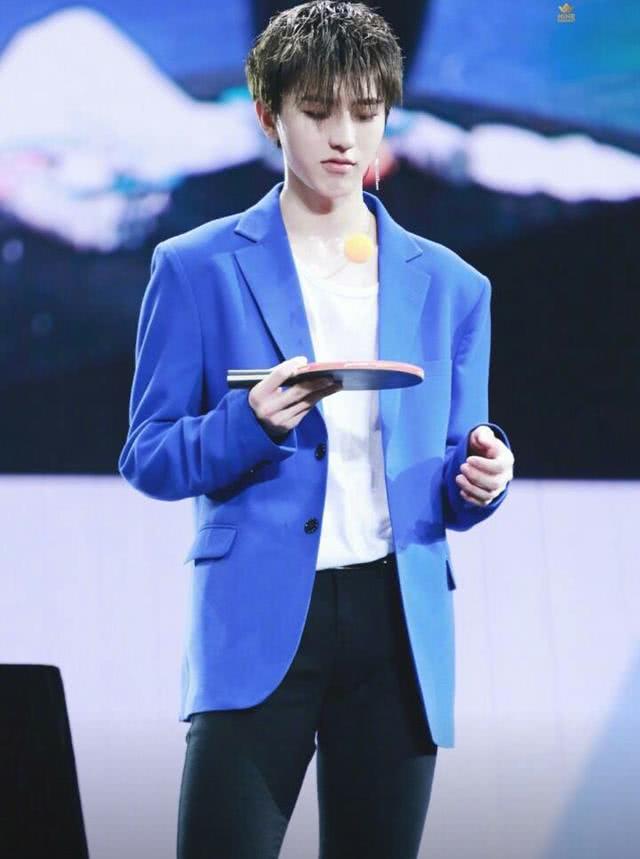 上海见面会:陆定昊林超泽台下应援,女星张萌居