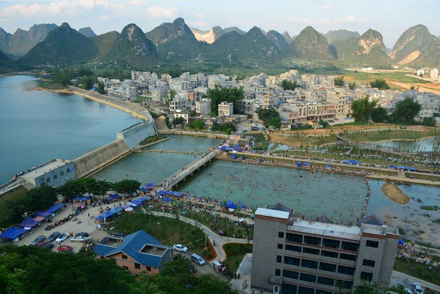 全国少数民族比例最高的城市,壮族占总人口的