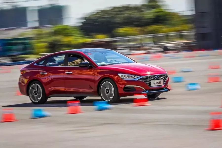 11.98万起,百公里加速7.6秒,动力超思域,现代菲斯塔哪款最值?