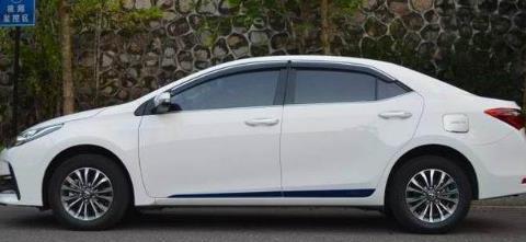 发小推荐我买日产轩逸，我却提了这款车，没想到有意外惊喜！