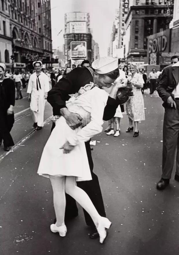 盘点摄影史上的经典之吻