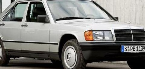 怎一个骚字了得！新款奔驰C级轿跑/敞篷版月底发布