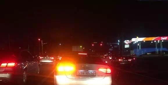 这5款汽车尾灯, 比远光灯还“辣眼睛”, 连奥迪都自叹不如