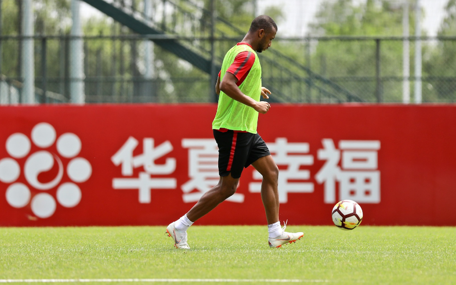 河北华夏幸福俱乐部现在一天两练,上午场地训