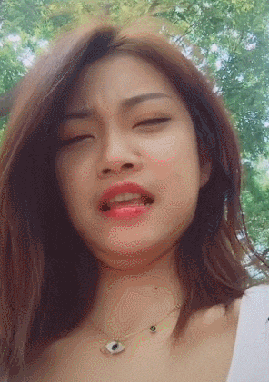 搞笑gif:瞧你,跟个五十岁小姑娘一样!