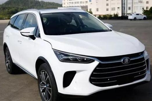 全新一代比亚迪唐实车曝光，颜值大增，形似卡宴，连车标也换了