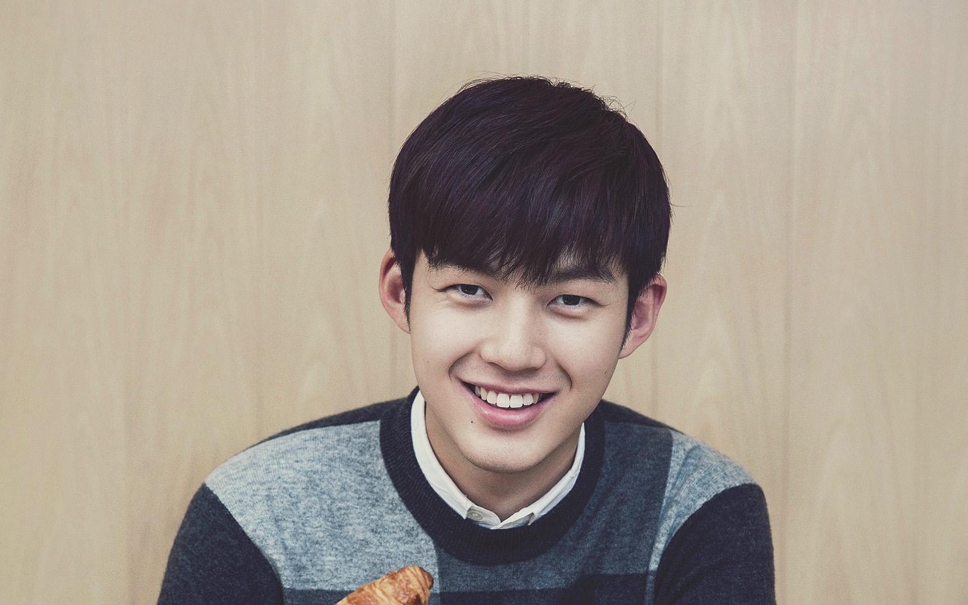 俄罗斯世界杯韩国门将赵贤佑带妆上场火了,原