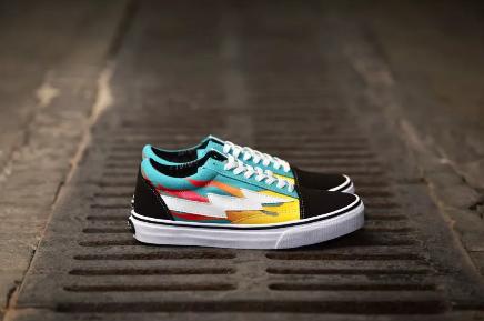 易烊千玺钟爱的这双闪电鞋可不一般!Adidas绿