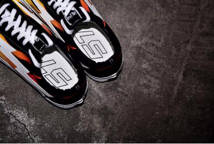 易烊千玺钟爱的这双闪电鞋可不一般!Adidas绿