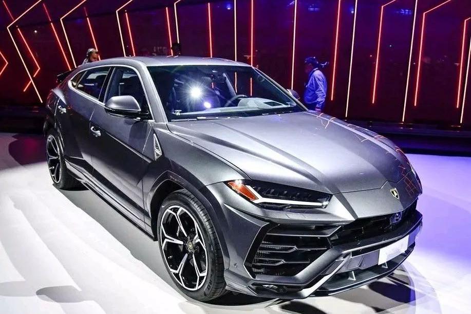 V8缸添越上市售价不到300万 你买兰博基尼Urus还是宾利添越？
