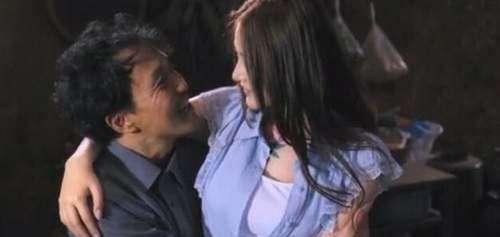 达康书记怀抱美女: 我已离婚这不算事, “侯亮平”座驾一点不低调