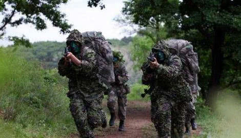 为什么军队中招选特种兵时，对身高要求这么严格？