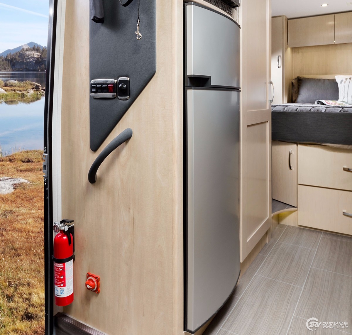 家用冰箱比房车冰箱便宜那么多 为啥还要用专