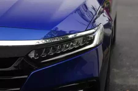 顶着机油门事件上位！这新车仅17万，看外观就秒杀凯美瑞