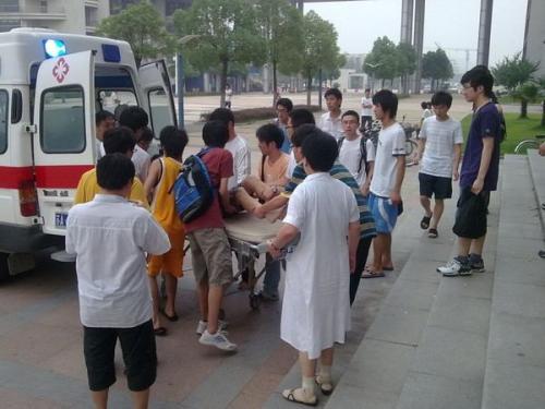 21岁大学生800米赛跑后,突发猝死,医生感慨:这