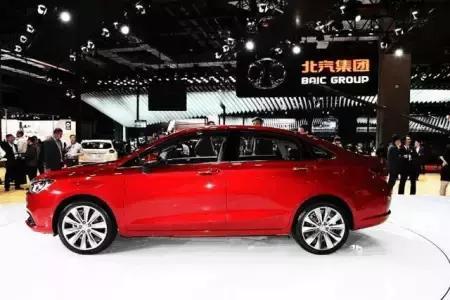 北汽这2亿没白给！倒车影像+8寸大屏，3.8毛一公里，6万还提帝豪