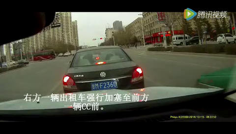 出租车加塞大众，大众车主表示不服，直接怒了！