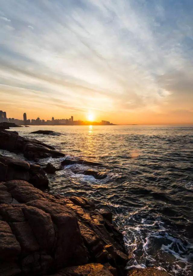 青岛以海著称,风带着大海的气息来到这里,整个人瞬间沾染了海洋的气息