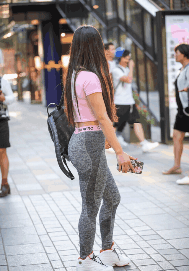 街拍健美女生魔鬼身材太劲爆前凸后翘你敢惹吗67676767