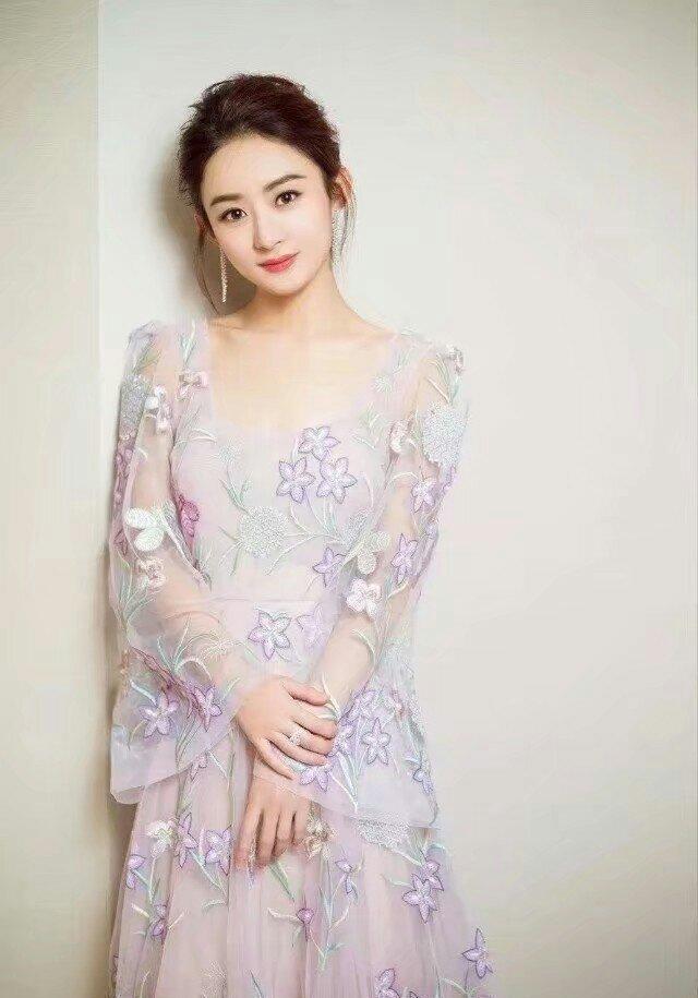 赵丽颖穿内衣_美女只穿内衣