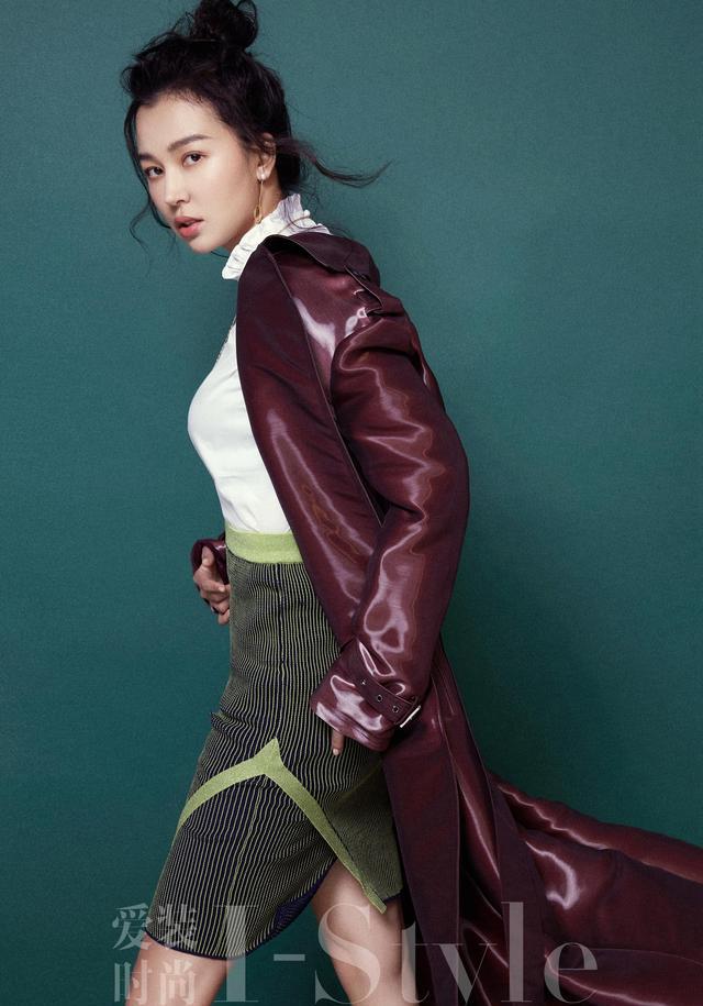 这就是“龙女郎”姚星彤独特的美——英气与时髦兼具！