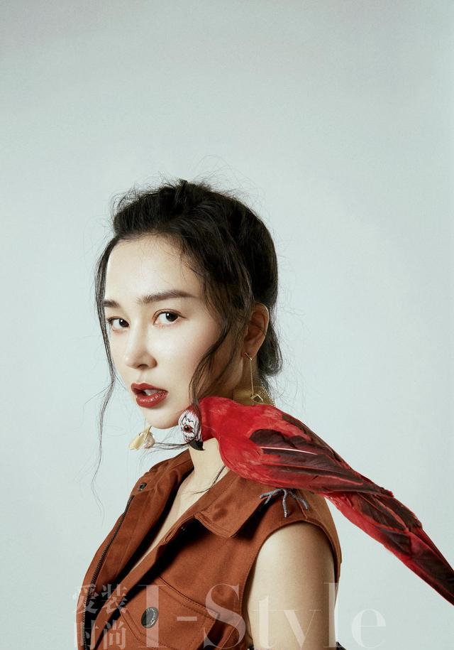这就是“龙女郎”姚星彤独特的美——英气与时髦兼具！