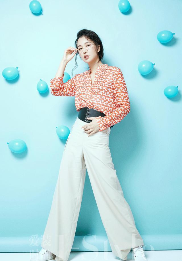 这就是“龙女郎”姚星彤独特的美——英气与时髦兼具！