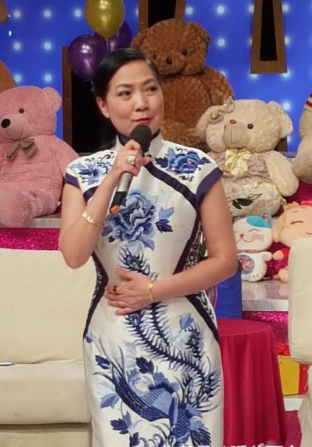 沈丹萍和德国老公生活很幸福，两个混血女儿很漂亮