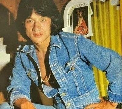 成龙年轻时候的一组照片,告诉你什么叫时尚