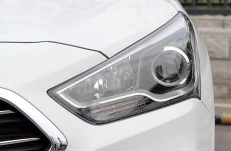 被凯美瑞逼急了！这车再降4万，标配8英寸显示屏，买到就是赚到