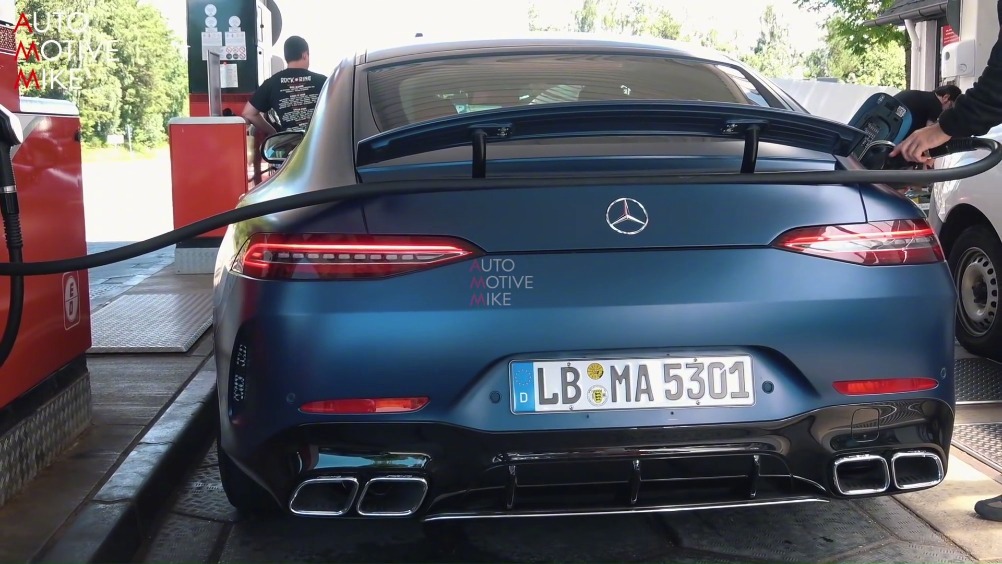 早在3月份于日内瓦车展亮相的奔驰AMG GT 4门版轿跑日前正在纽北进行...