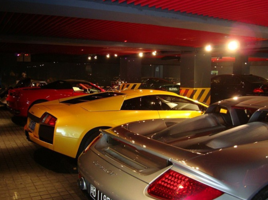 厦门豪车第一人，车有50多台，沈腾问他借889万跑车