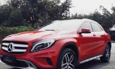 花25买这辆红色奔驰汽车，再也不会有人叫我“土包子”