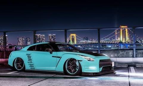 不为赚钱，只为证明自己行的—雷克萨斯LFA