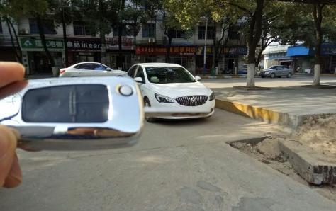 别克英朗刚开一个多月, 朋友们都说好, 老婆说起步太肉了, 不够劲